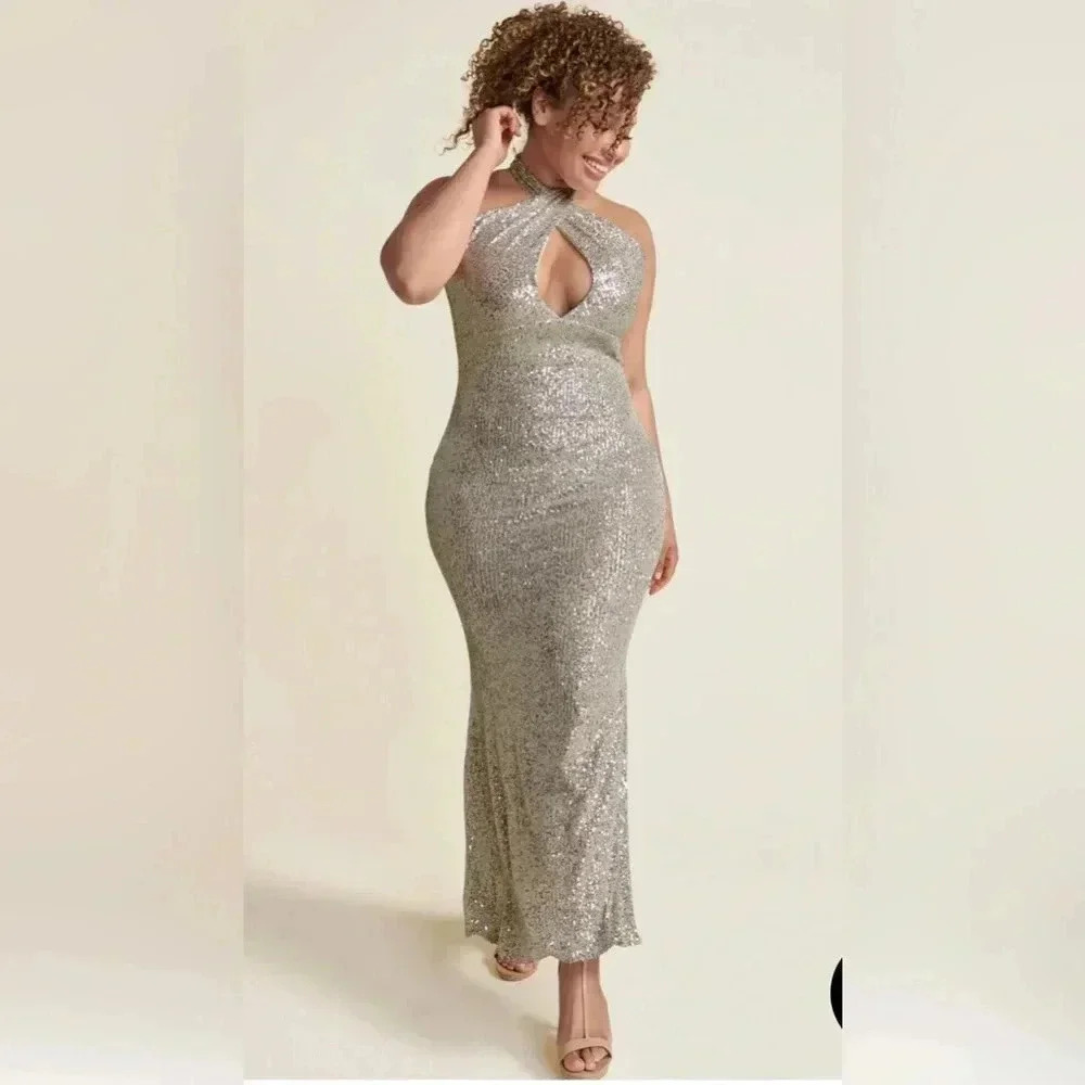 ❄️🪩Sequin Keyhole Gown 🪩❄️ NWT
